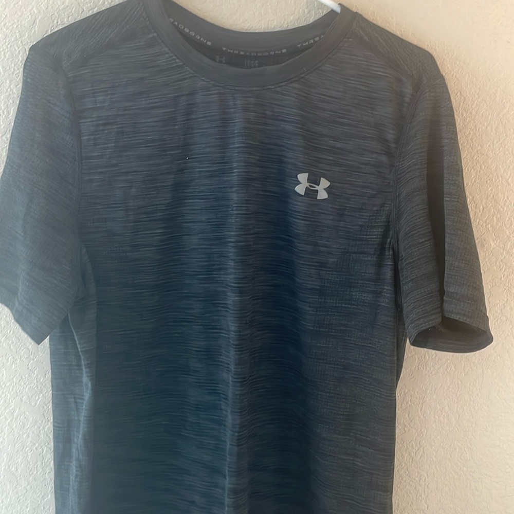 Mens under amour fitted shirt size large